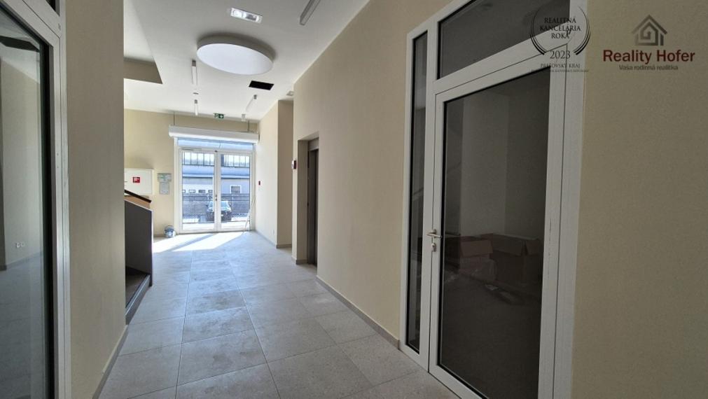 Kompletne zrekonštruovaná kancelária 21,6m2,  DePoint, Prešov