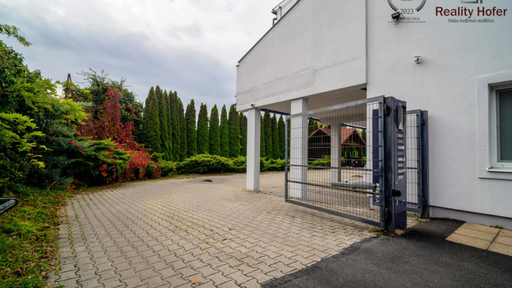 Zariadený 2 izbový byt, terasa, parking, N. Šebastová, Prešov