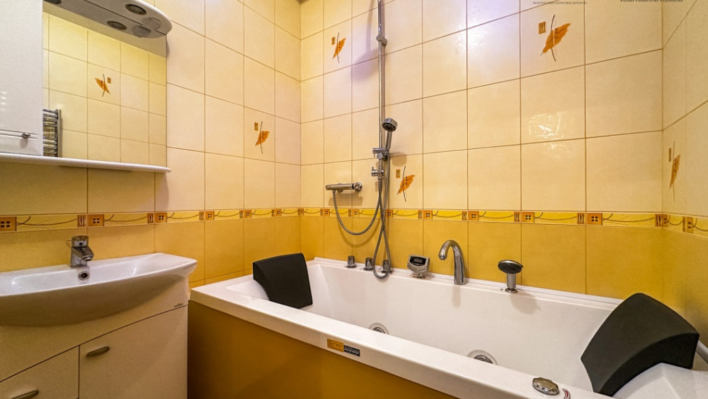 Zariadený 2 izbový byt, terasa, parking, N. Šebastová, Prešov