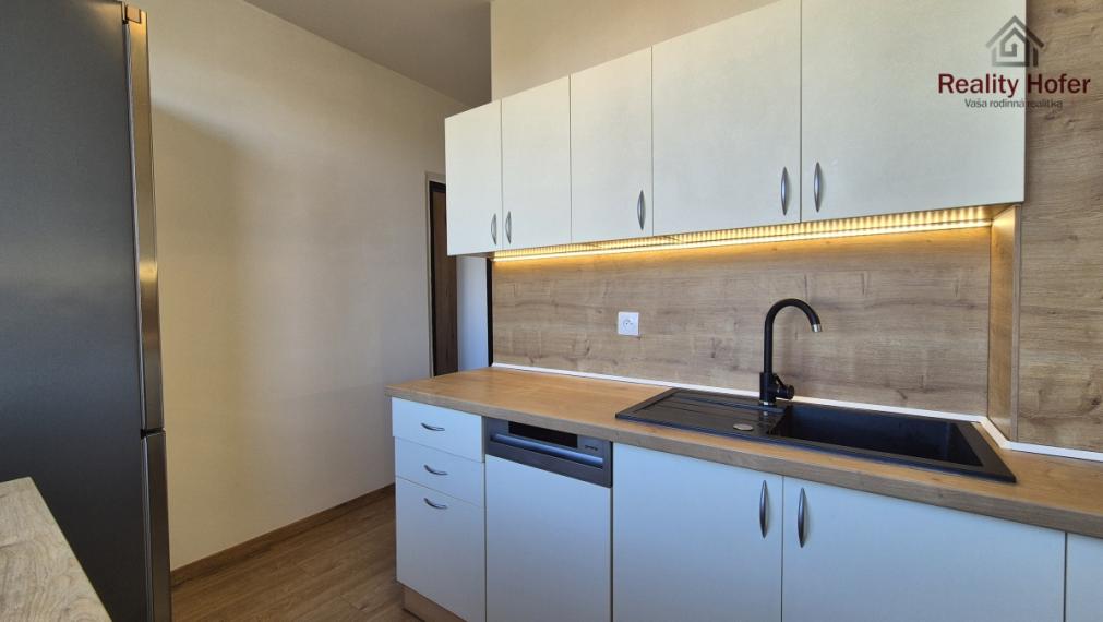 Zariadený 2 izbový byt s loggiou, ul. Levočská, Prešov