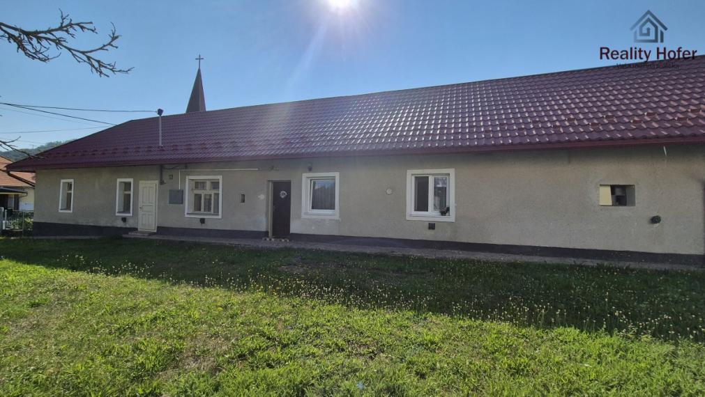 Gazdovský dom na veľkom pozemku v centre obce Podhradík, 15 min. od Prešova