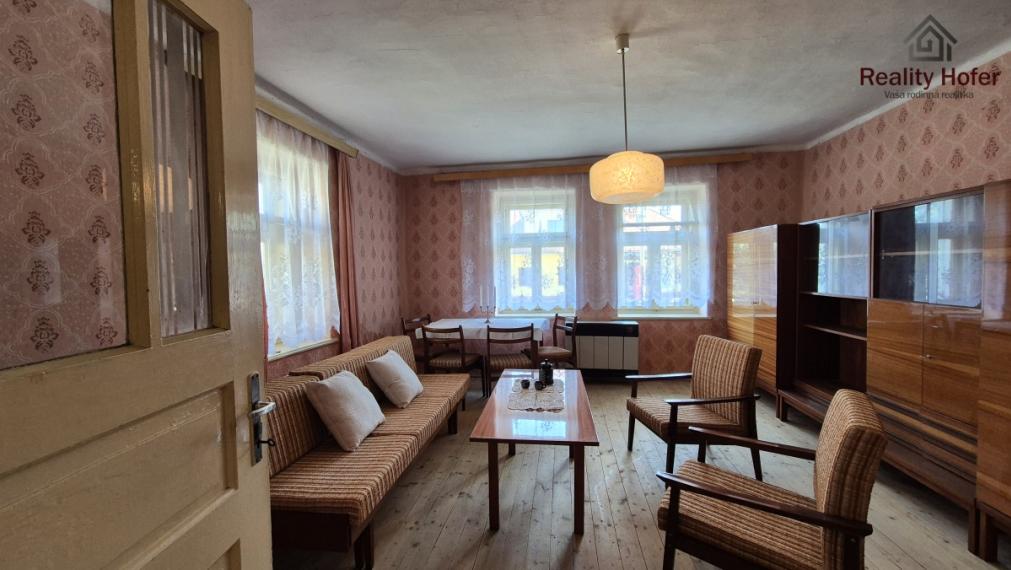 Gazdovský dom na veľkom pozemku v centre obce Podhradík, 15 min. od Prešova