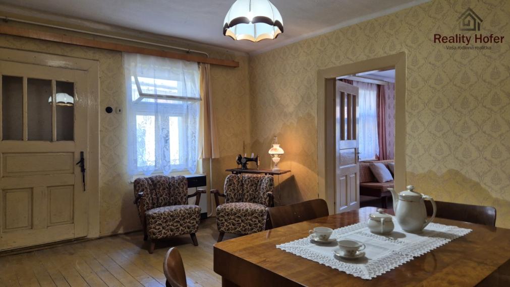 Gazdovský dom na veľkom pozemku v centre obce Podhradík, 15 min. od Prešova