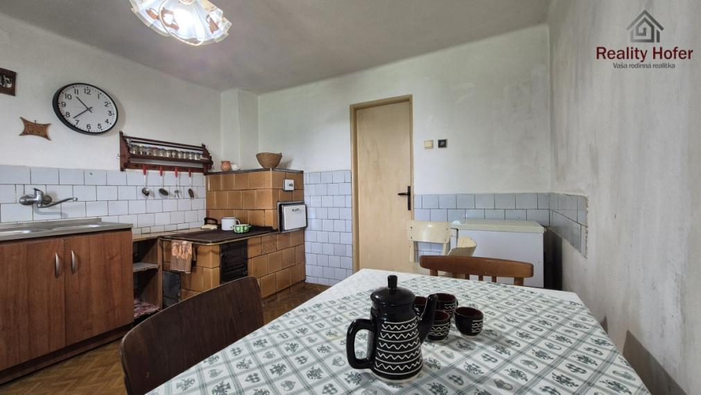 Gazdovský dom na veľkom pozemku v centre obce Podhradík, 15 min. od Prešova