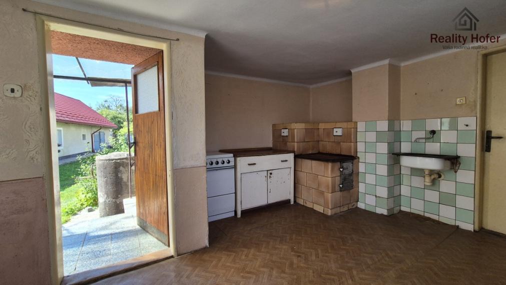 Gazdovský dom na veľkom pozemku v centre obce Podhradík, 15 min. od Prešova