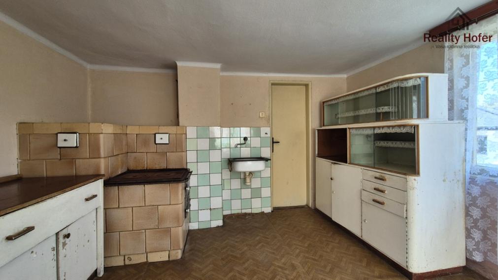 Gazdovský dom na veľkom pozemku v centre obce Podhradík, 15 min. od Prešova