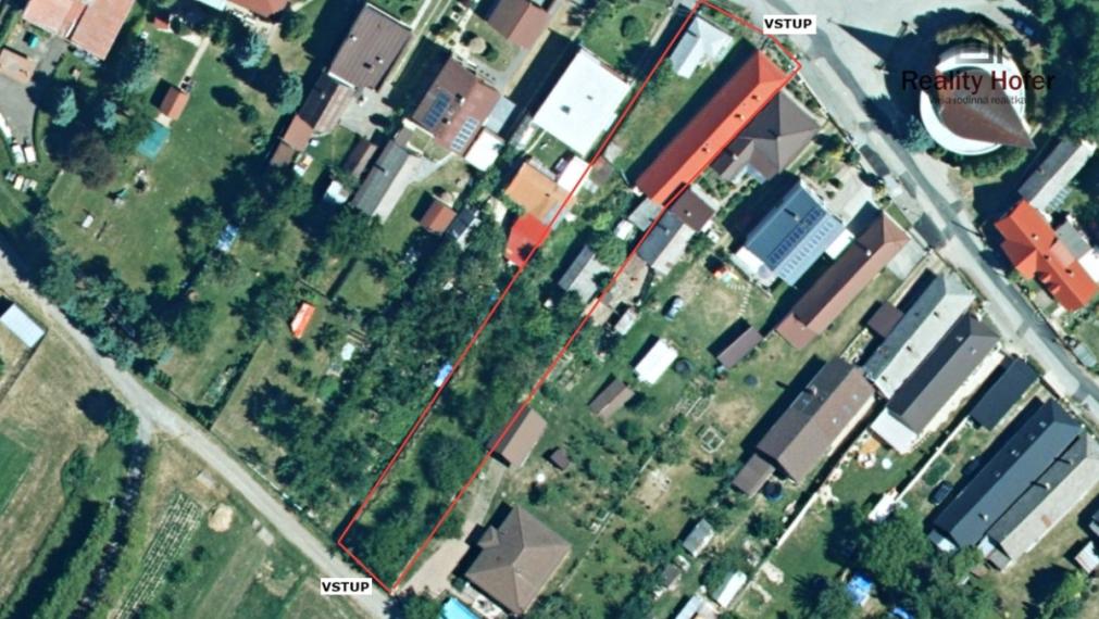 Veľký pozemok v centre obce Podhradík, 15 min. od Prešova
