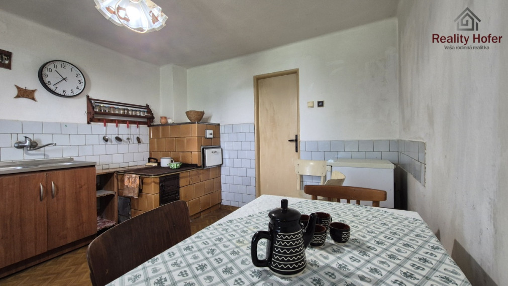 Gazdovský dom na veľkom pozemku v centre obce Podhradík, 15 min. od Prešova