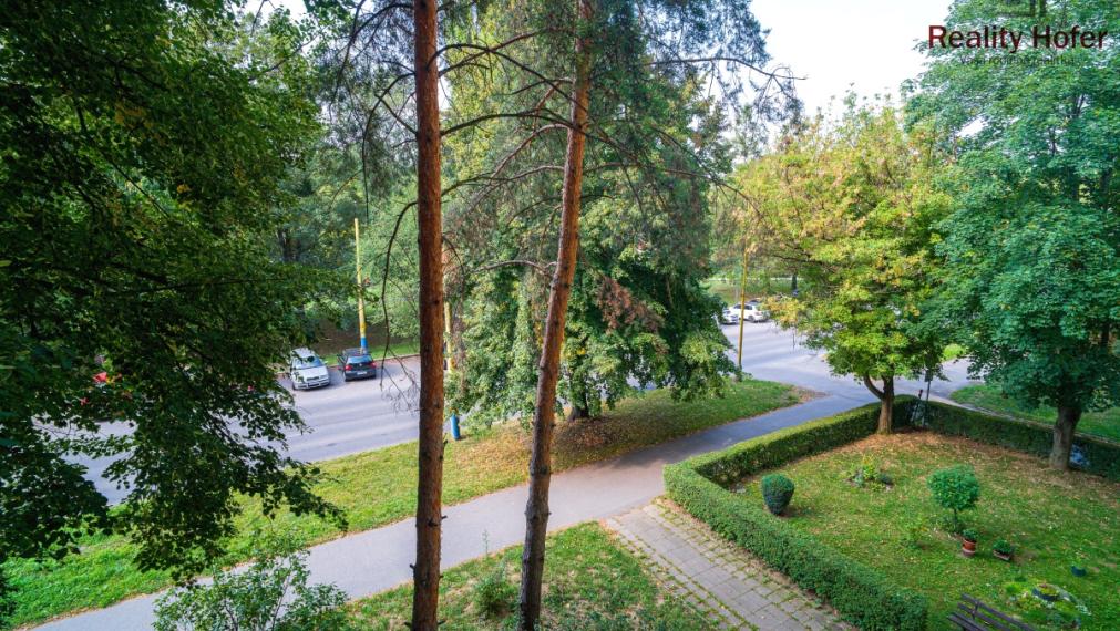 Zariadený 2 izbový byt, 66m2, loggia, ul. V. Clementisa, Prešov