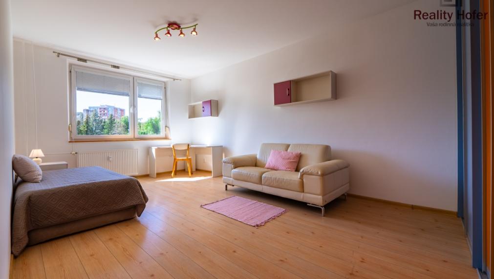 Veľký 3 izbový byt s loggiou, 78m2, Šmeralova, Prešov