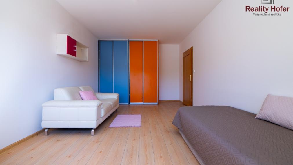 Veľký 3 izbový byt s loggiou, 78m2, Šmeralova, Prešov