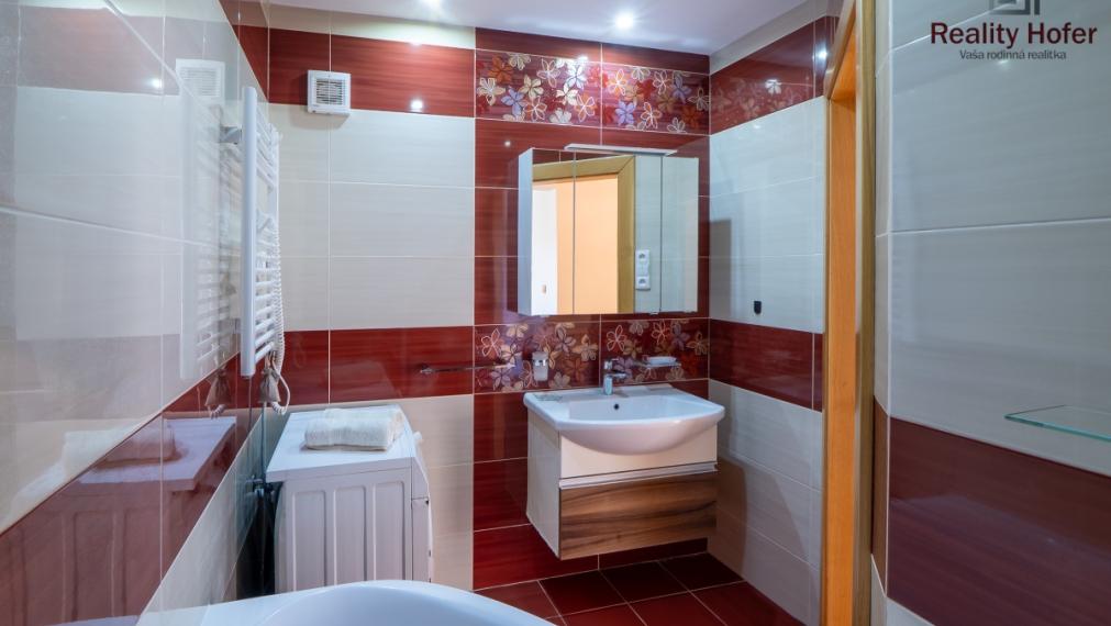 Veľký 3 izbový byt s loggiou, 78m2, Šmeralova, Prešov