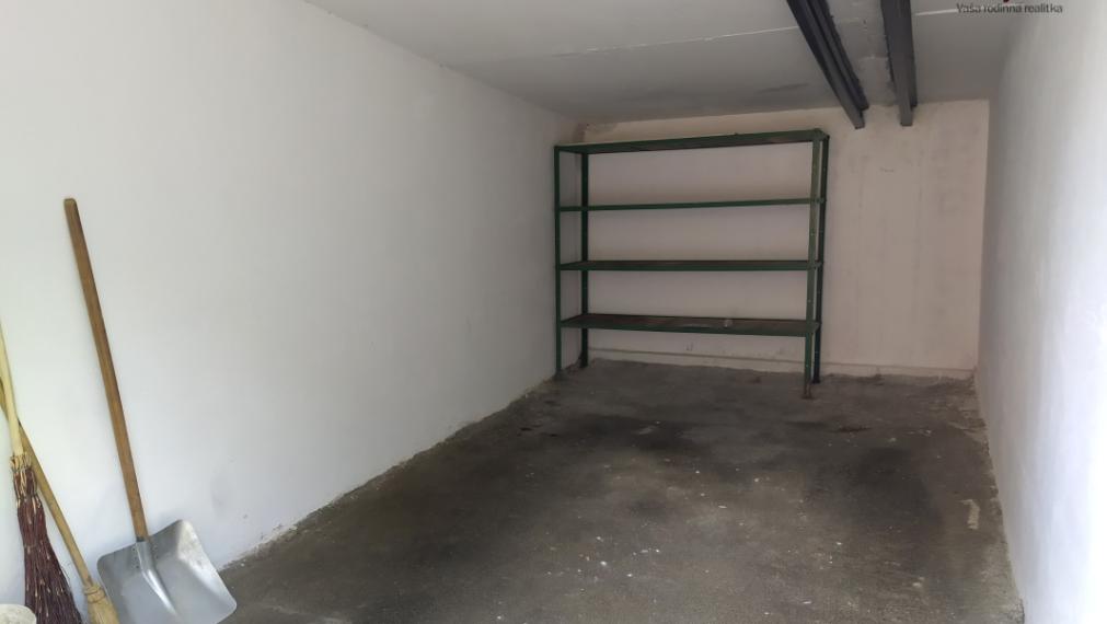 Murovaná garáž, 25m2, elektrina, Engelsova, Prešov