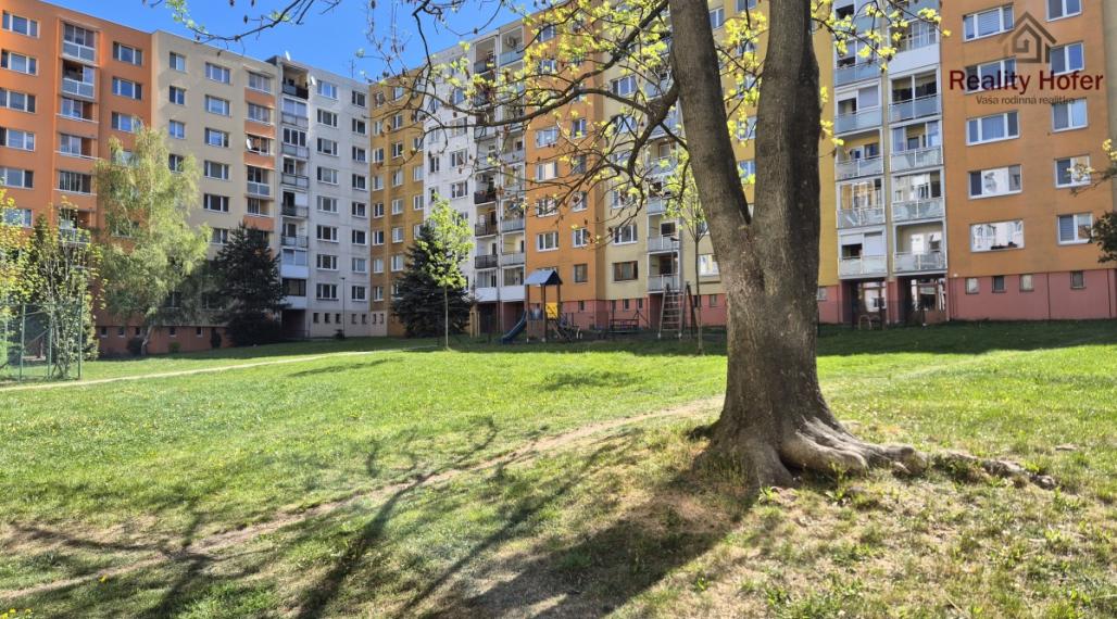 Veľký 3 izbový byt, kompl. rek., 76m2, Švábska, Prešov