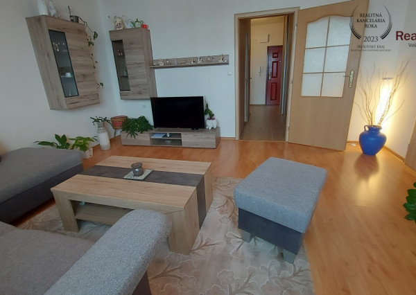 Zrekonštruovaný 4 izbový byt, ul. Lomnická, Prešov - Šváby