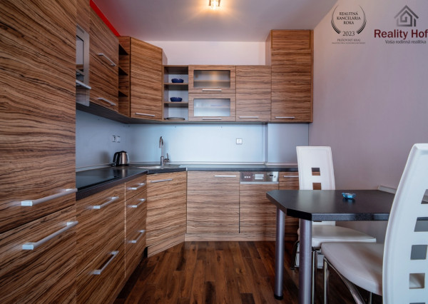 Zariadený 2 izbový byt, terasa, parking, N. Šebastová, Prešov