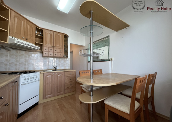 Zariadený 2 izbový byt, loggia, ul. Vihorlatská, Prešov