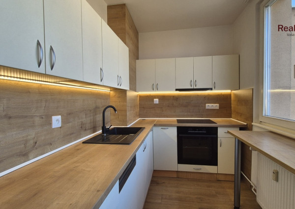 Zariadený 2 izbový byt s loggiou, ul. Levočská, Prešov