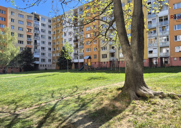 Veľký 3 izbový byt, kompl. rek., 76m2, Švábska, Prešov